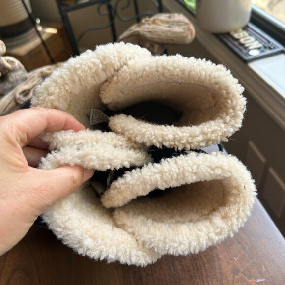 UGG Akadia Black Leather Ankle Lace Warm Lined Winter Booties Boots US 8 - Picture 9 of 13